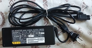 Fujitsu AC Adapter See100p2-19.0 Используется ④