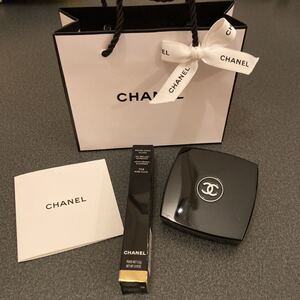 CHANEL 3色アイシャドー&リップグロス