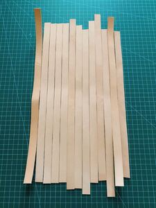 302☆幅15mm/34cm〜 13本 革テープ ヌメ革