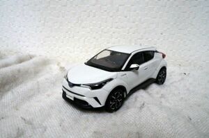 トヨタ カラーサンプル C-HR 1/30 ミニカー ホワイト 非売品