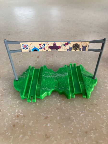 新品 フラッグ 観覧車 カプセルプラレール トーマス