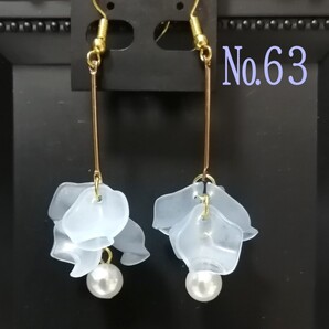 ゆらりんブルー花びら ピアス・イヤリング・チャーム