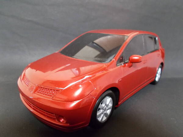 日産 ティーダ カラーサンプル 色見本 「ルミナスレッド」