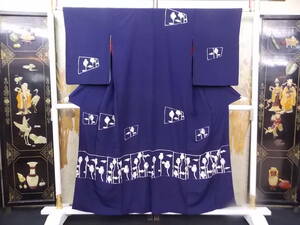 Art hand Auction Pasado y presente del kimono 2716, Quimono de visita, Cuello ancho, Fondo morado, Marco pintado a mano., Florero, Objeto extraño, kimono de mujer, kimono, Patrón pequeño, Confeccionado