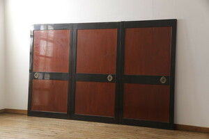 R-058360　アンティーク建具　最高級　石川県産　総漆塗り　浮造り仕上げ　枠杉材・鏡板欅(ケヤキ)材　帯戸3枚セット(板戸、引き戸)
