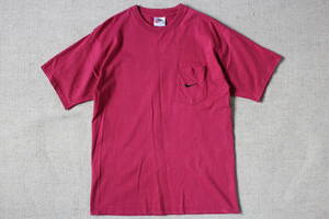 美品 1990s NIKE ナイキ ヴィンテージTシャツ USA製 アメリカ 胸ポケット スウォッシュ Mサイズ エンジ 古着 刺繍 オールド レア シンプル