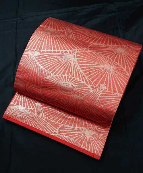 2084★正絹/赤茶の地に金糸を織り込んだ和傘の模様の袋帯 ★ 