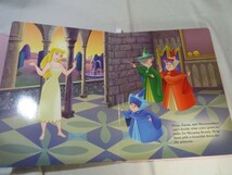 ゲーム絵本[ディズニープリンセス Disney PRINCESS Dress-Up A Sticker-Activity Storybook] 洋書 大型本 英語絵本 シール絵本_画像8