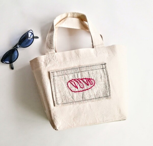 パンの刺繍ポケット ミニトートバッグ 生成り 帆布 手提げ ランチバッグ Sサイズ マチあり 名入れ オーダーメイド