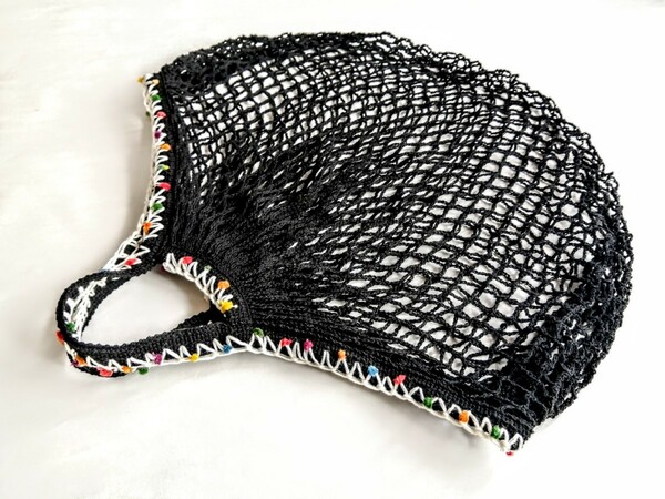 ネットバッグ　黒　手編みの飾り　メッシュバッグ　エコバッグ　マルシェバッグ　買い物袋　ハンドメイド