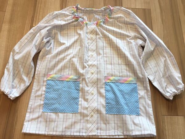 ●ハンドメイド●ワイシャツリメイクスモック 長袖 ハート*レインボー 小学校 図工 習字 女の子