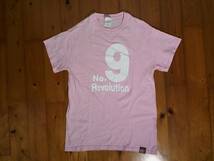 ★60HMR★『NO.9 Revolution』プリントTシャツ 半袖Tシャツ ギルダン製Ｓ 薄赤　薄ピンク_画像1