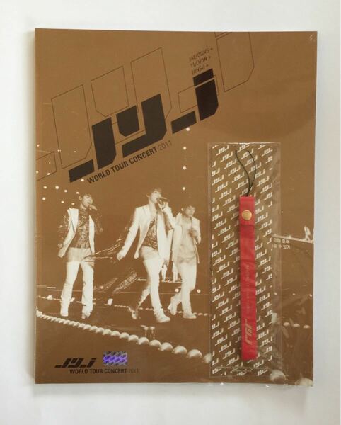 JYJ ☆ WORLD TOUR CONCERT 2011 ストラップ付き ♪