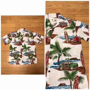 良品☆HAWAII.USA製／KY'S サイズ S大き目・日本M-L並　半袖アロハシャツ 希少白地 旧車.クラシックカー&サーフロングボード&ヤシの木 総柄