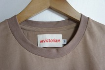 美品 Victoria 維港 ヴィクトリア ポケット クルーネックTシャツ 半袖 カットソー 茶 サンドベージュ系 サイズM 728L_画像4