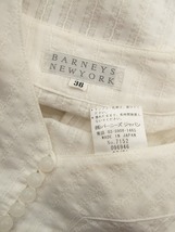 N極美品☆バーニーズニューヨーク*BARNEYS NEWYORK★オフ白★ラメ入り*大人可愛いVネックブラウス★38号(9号*M)★レディース_画像4