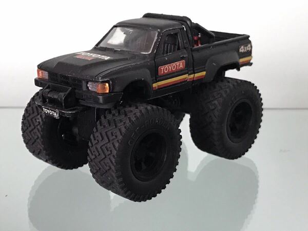 送料無料　1/43位　トヨタ　ハイラックス　ビッグフット　ミニカー　TOYOTA HILAX