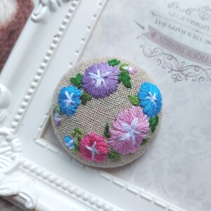 刺繍ブローチ くるみボタン ハンドメイド