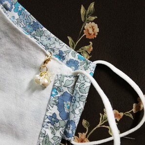 オフホワイトの“小花とコットンパール”の*+.マスクチャーム~**.。+*♪【送料無料】