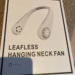 リーフレス ハンギング ネック ファン LEAFLESS HANGING NECK FAN TORRAS 小型 充電式 扇風機 ネックファン