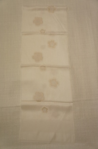 正絹白色地金糸縫い取り梅花模様正装用帯揚げ[E13383]