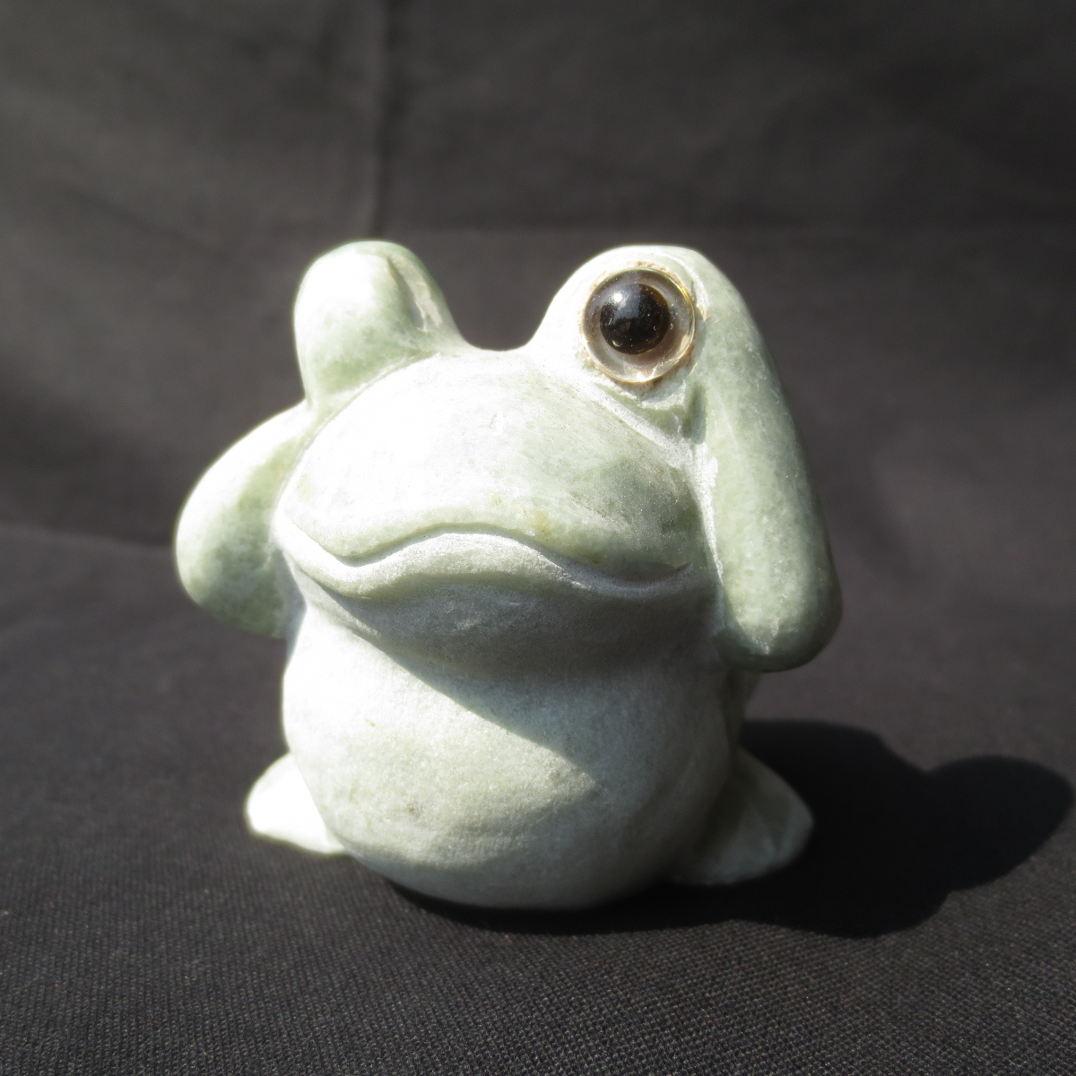 蛙 かえる カエル ひょうきん かわいい Frog 置物 置き物 雑貨 御影石のオブジェ 石のフロッグ 送料無料 KA04, ハンドメイド作品, インテリア, 雑貨, 置物, オブジェ