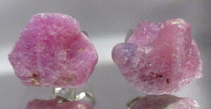 10CT*非加熱*タンザニア産*天然PINKルビー原石 ピアス*