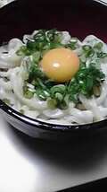 ■召し上り方一例＝醤油をかけて釜玉うどん