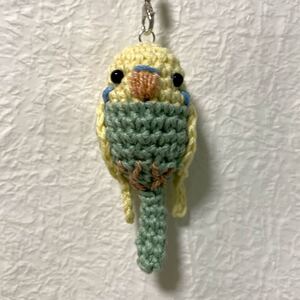 ミニセキセイインコちゃんの編みぐるみストラップ ハンドメイド