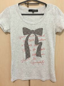 プリント Tシャツ グレー リボン