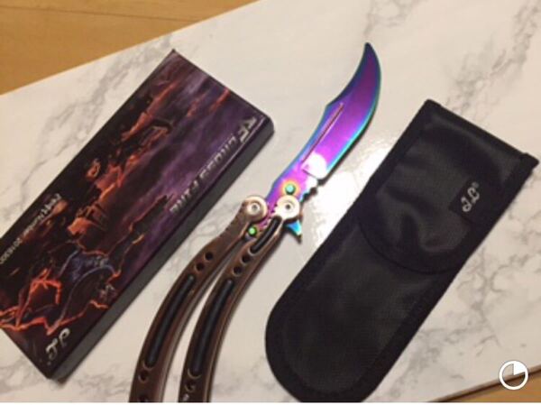 新品 バタフライナイフ レインボー 刃無し