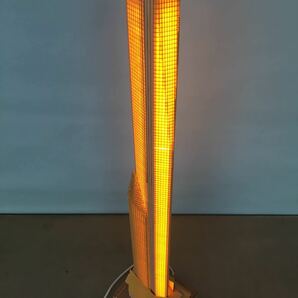 グラス・タワーのペーパーモデル(1/1000、金、半透明窓(黄)。LEDライト付き）
