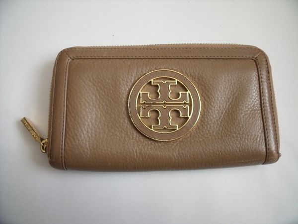 美品 ◆ TORY BURCH ◆ トリーバーチ ◆ ラウンドファスナー 長財布◆ ロゴ入り ラム革 レザー製◆ ライトグレー系 ◆ 送料無料！！