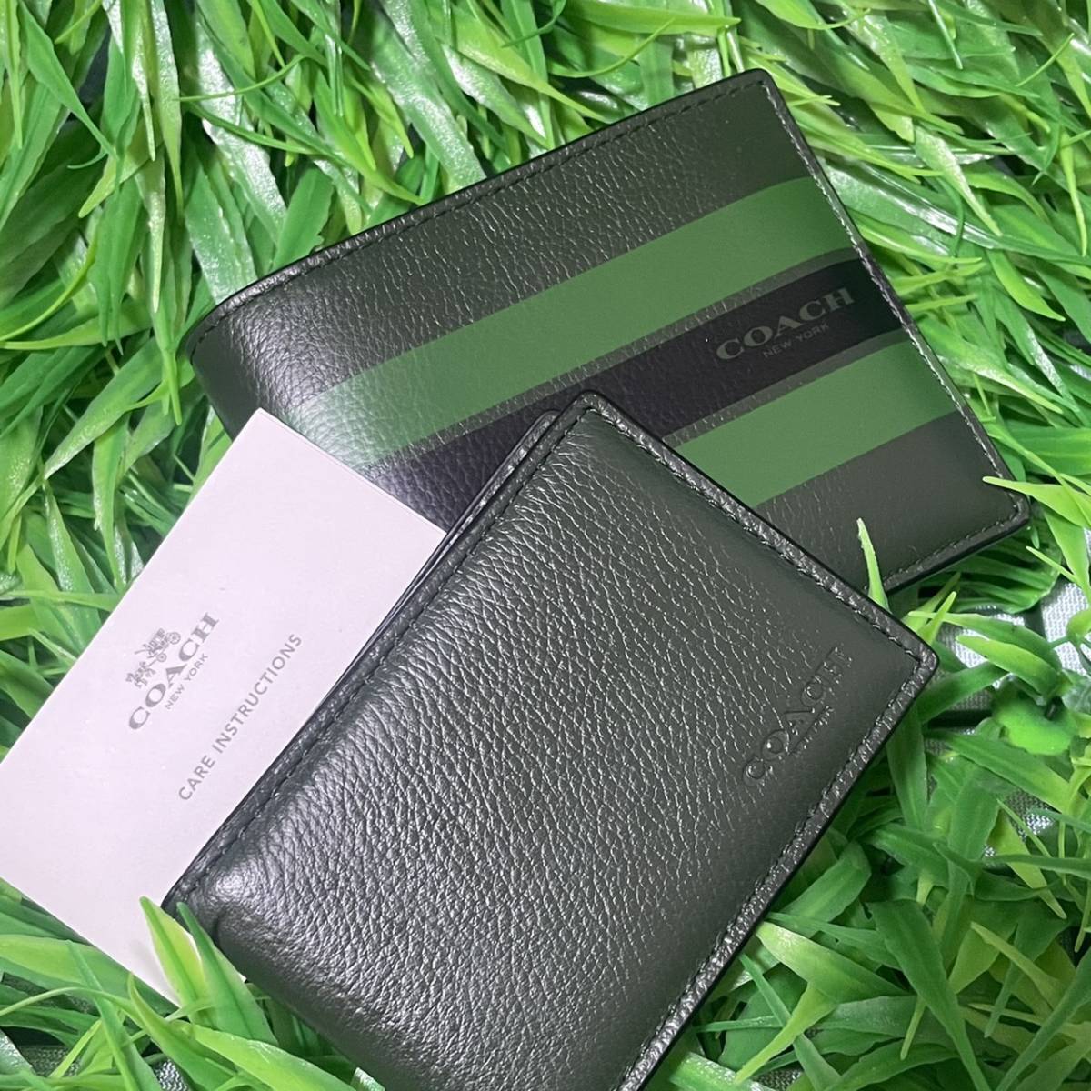 激安価格の 新品/未使用 COACH レディース グリーン 二つ折り財布 ...