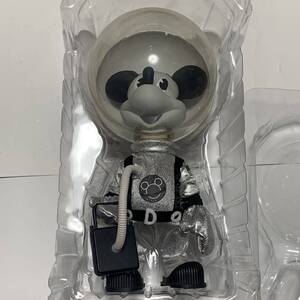 VCD Disney Disney Mickey Mouse Astro no-tsu figure monochrome ver. cosmos clothes MEDICOMTOYmeti com toy Bearbrick 