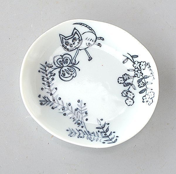 小皿 猫と蝶 手描き hg046, 和食器, 皿, 小皿