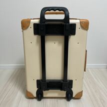 【一度旅行に女性が使用したのみ/新品同様】GLOBE-TROTTER グローブトロッター 英国製 スーツケース　トランク『サファリ』（アイボリー）_画像5