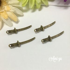 *桜柄 日本刀チャーム*金古美