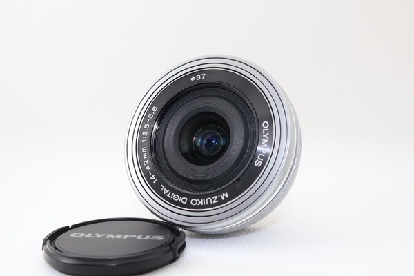 2月28日限定【新品級】OLYMPUS M.ZUIKO 14-42mm パンケーキ
