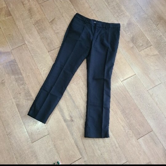 GAP　センタープレス　クロップドパンツ　黒パン　新品