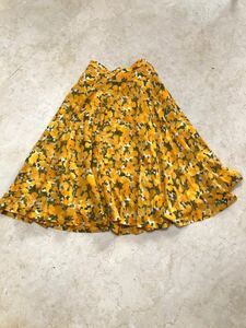 美品、銀座マギーコットン黄色の総花柄模様が素敵なフレアースカート、サイズ9号、M。MAGGY