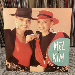 MEL & KIM / SHOWING OUT