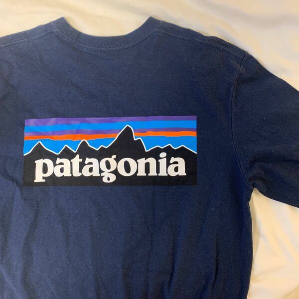 PatagoniaのネイビーロングTシャツです: ) サイズはXSです！！