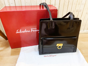 ★ SalvatoreFerragamo/サルヴァトーレフェラガモ ガンチーニエナメルレザーショルダーバッグ ブラック×ゴールド ★