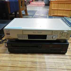 計2台 SONY/HITACHI　ビデオデッキ 日立製作所 VT-2100/SLV-R550　通電のみジャンク品 VHS