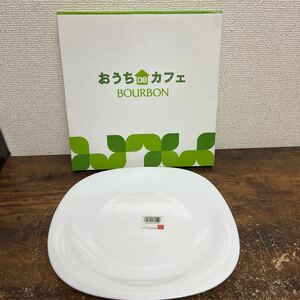 △おうちカフェ　BOURBON 陶器製　白い四角皿　食卓に！未使用品　27cm