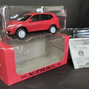 非売品ミニカーNISSAN X-TRAIL/ニッサンクルマと人を見つけて止まるミニカー （A６X-TRAIL）の画像4