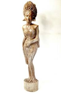インドネシア バリ島 一刀彫女性像 紫檀 木製オブジェ 幅25㎝ 高さ112㎝ 一本の丸太から手彫で作られた素晴らしい逸品　ATN