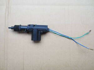 汎用ドアロック　アクチューター　新品　FEA.TURES　12V　OLTS