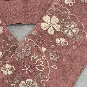 送料無料『撫松庵』ちりめん刺繍半衿　アンティーク系おしゃれな半衿です（桜・雪輪／レンガ色）